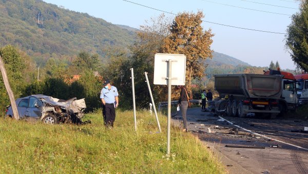 Netretić: U sudaru teretnog i osobnog automobila poginula vozačica