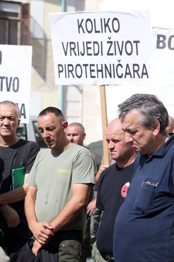 Zagreb: Prosvjed pirotehničara na Markovom trgu