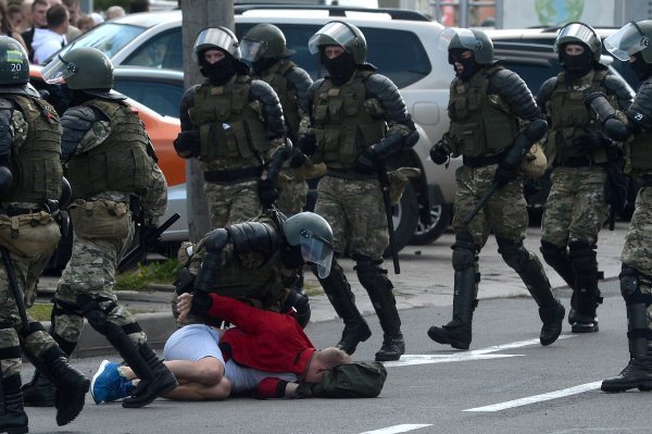 Minsk: Najveći prosvjed protiv Lukašenka privukao preko 100 tisuća ljudi