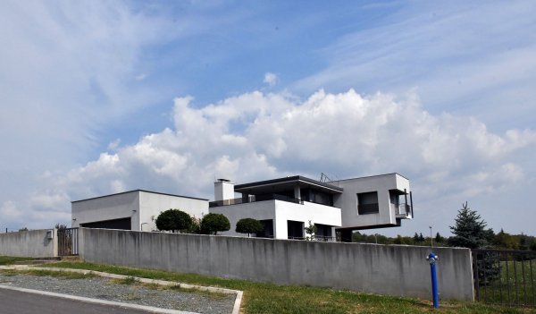 Nova Gradiška: Obiteljska kuća osumnjičenog gradonačelnika Vinka Grgića
