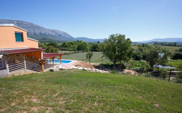 Kuća Ante Gutića na izvoru Cetine