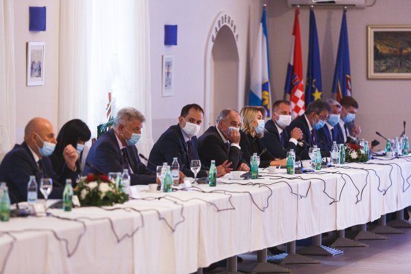 Osmi sastanak Vlade sa županima i predstavnicima udruga gradova i općina