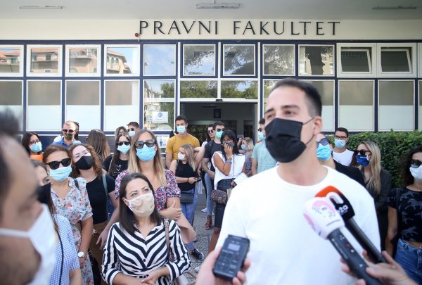 Split: Studenti prava prosvjeduju ispred fakulteta