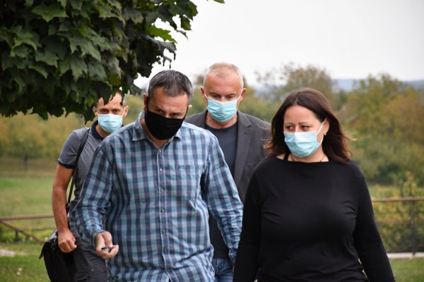 Nova Gradiška: Vinko Grgić odlazi iz svoje kuće u pratnji istražitelja USKOK-a