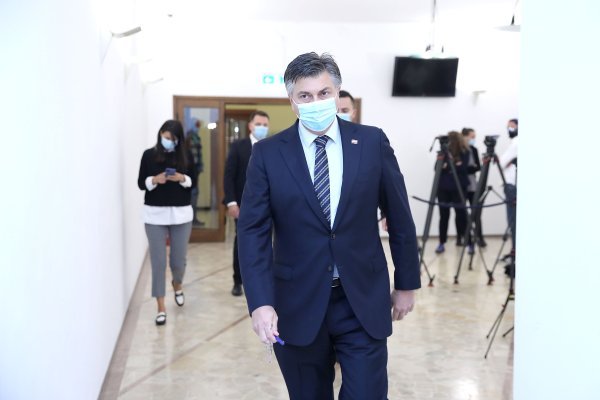 Andrej Plenković dolazi na sjednicu kluba zastupnika HDZ-a