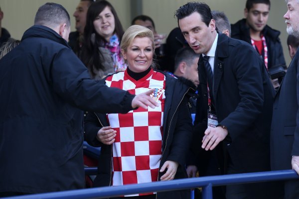 Kolinda Grabar Kitarović 2015. na stadionu u Maksimiru