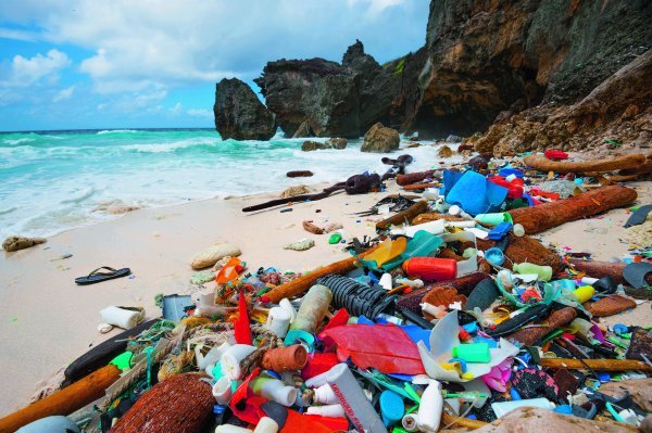 Plastično smeće naplavljeno na plažama Božićnih otoka – udaljenog atola u Tihom oceanu