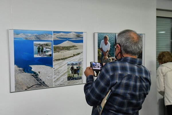 Otvorenje izložbe fotografija 'Ovce koje piju more' novinara Stanka Ferića