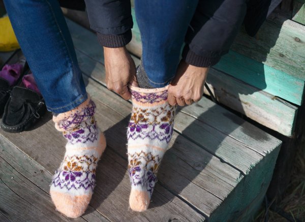Debele vunene čarape zagrijat će nogu, ali obuća ne smije biti pretijesna