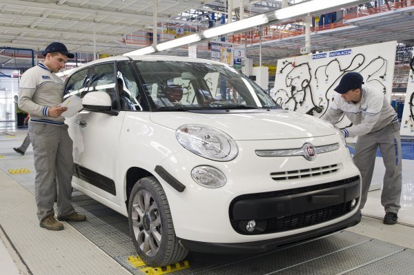 Potražnja za modelom Fiat 500L manja je od očekivane pa Kragujevac radi smanjenim kapacitetom.  Fiat