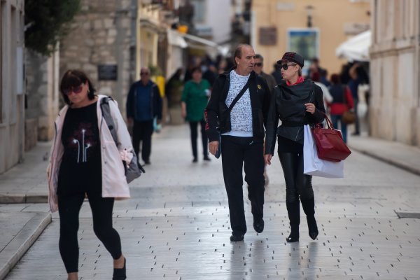 Mladen Grdović sa suprugom Brankicom u šetnji Poluotokom