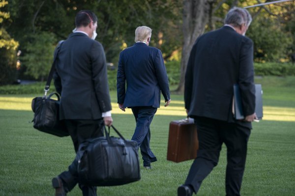 Donald Trump stiže u bolnicu Walter Reed