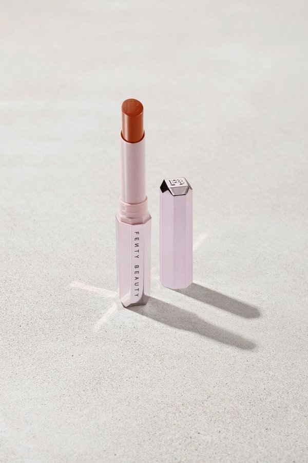 Fenty Beauty Mattemoiselle Plush Matte ruž u nijansi Shawty