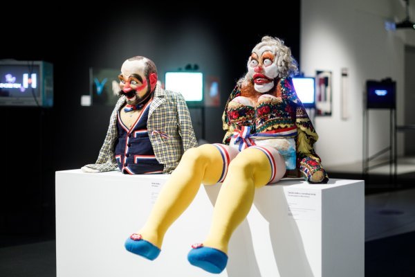 MSU organizirao večer s Gabi Novak u prostoru postavljene izložbe