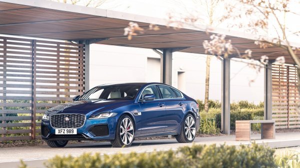Jaguar XF Saloon iz 2020.