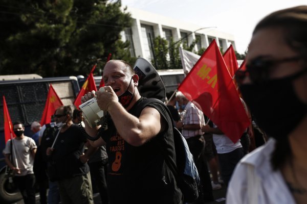 Sukob prosvjednika i policije nakon presude čelnicima Zlatne zore u Ateni