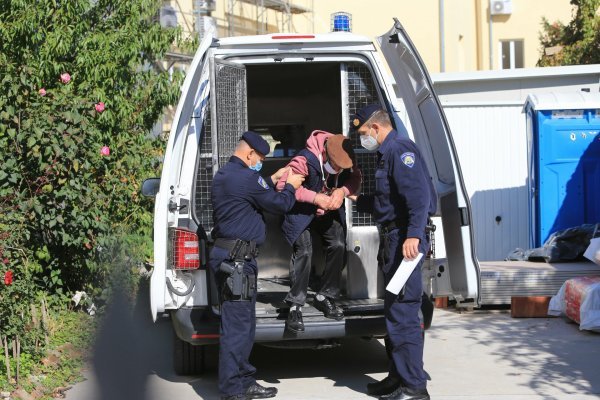 Privođenje dvojice osumnjičenih mještana Negoslavaca za ratni zločin u Ovčari 1991.