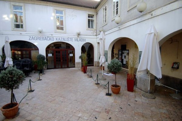 Omladinski centar
