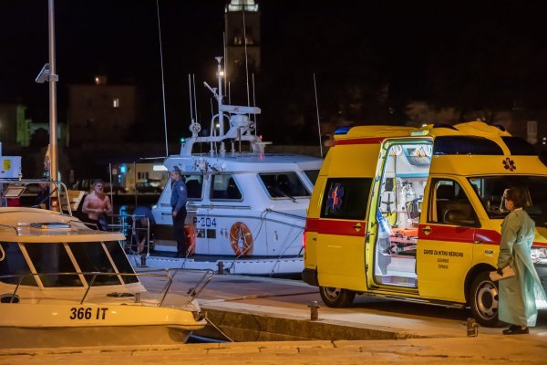 Policijski brod iz mora kod Molata spasio dvojicu ribara