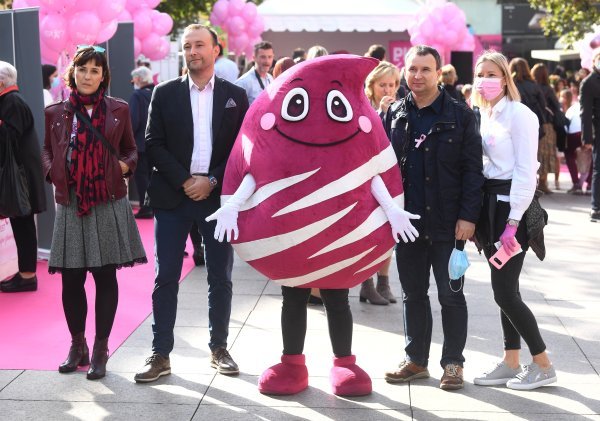 Kampanja 'Sačuvajmo zdrave dojke' na Cvjetnom trgu