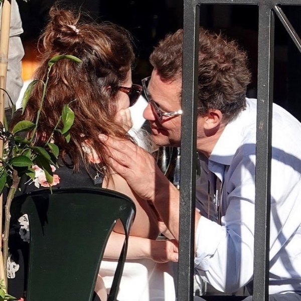 Dominic West u aferi s Lily James