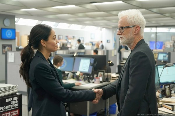 U glavnim ulogama: John Slattery kao Paul LeBlanc, Fernanda Andrade kao Shea Salazar, Michael Mosley kao C.M.