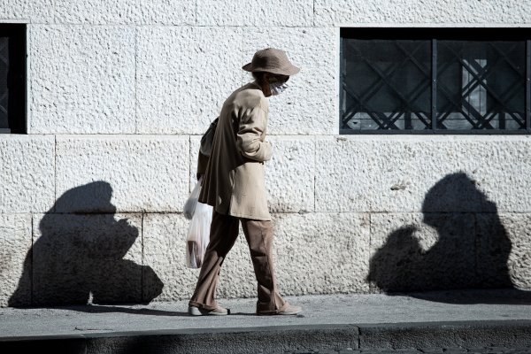 Split: Građani nose zaštitne maske i na otvorenim površinama