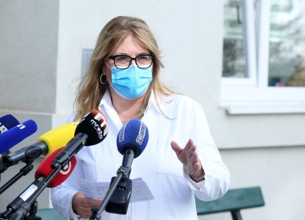 Željka Karin, ravnateljica Nastavnog zavoda za javno zdravstvo, na tiskovnoj konferenciji