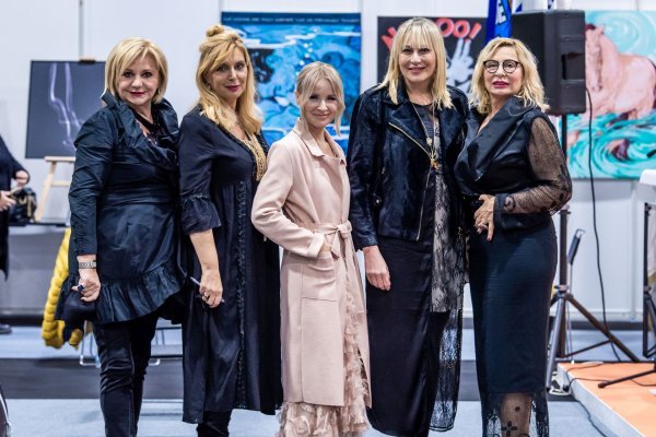 Ana Lisak, Tončica Čeljuska, Danijela Martinović, Renata Gubić i Vesna Boinović Gubić