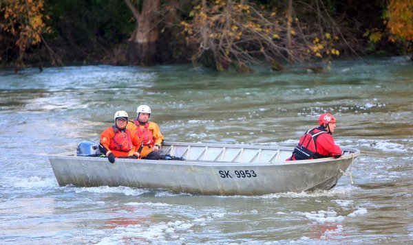Nastavljena potraga za muškarcima iz prevrnutog čamca