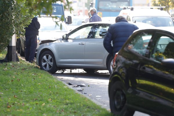 Sudar nekoliko automobila u blizini trznice Dubrava