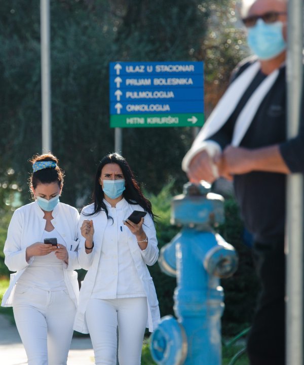 Atmosfera ispred zgrade KBC Split