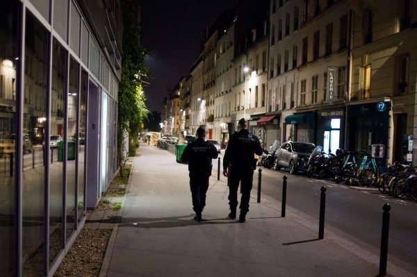 Policijski sat u Parizu