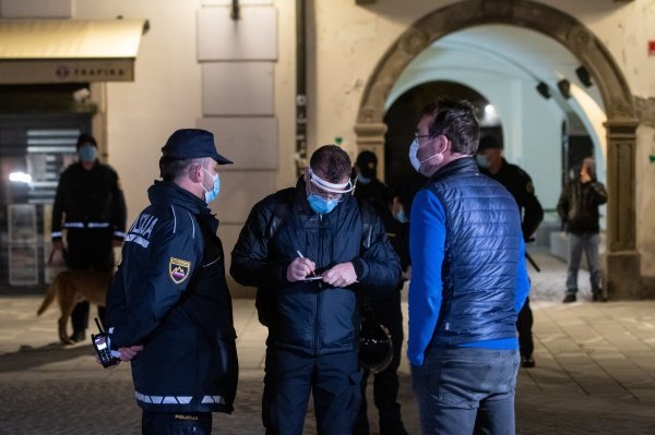 Slovenija je uvela policijski sat