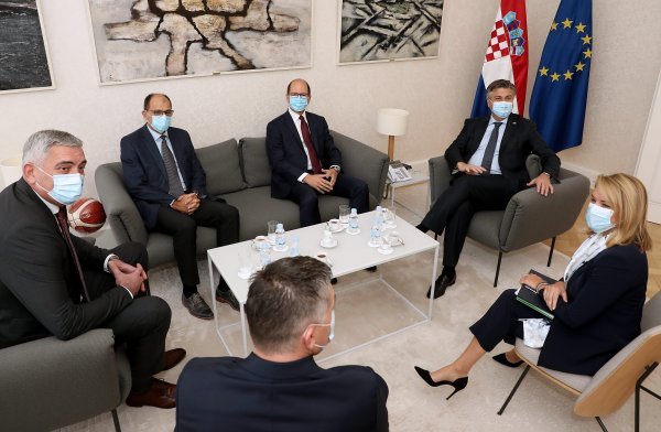 Premijer Plenković primio predstavnike Međunarodne košarkaške federacije