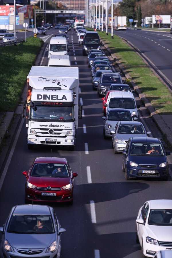 Prosvjed prijevoznika paralizirao zagrebačke prometnice