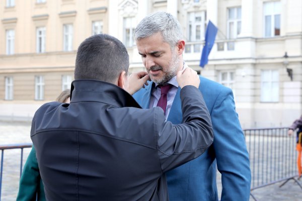 Nikola Grmoja iz Mosta, koji je također pod pasivnim nadzorom, u pripremi prošlotjedne presice s Ninom Raspudićem na Markovu trgu 