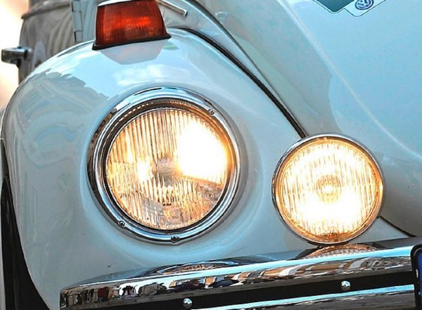 Obavezno je paljenje dnevnih svjetala na vozilima u hladnijim mjesecima, a stariji modeli koji ih nemaju moraju imati upaljena kratka svjetla