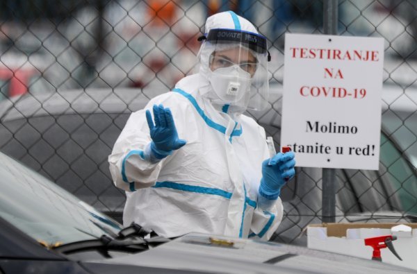 Zagreb: Parkiralište ZG Velesajma, testiranje građana na Covid 19