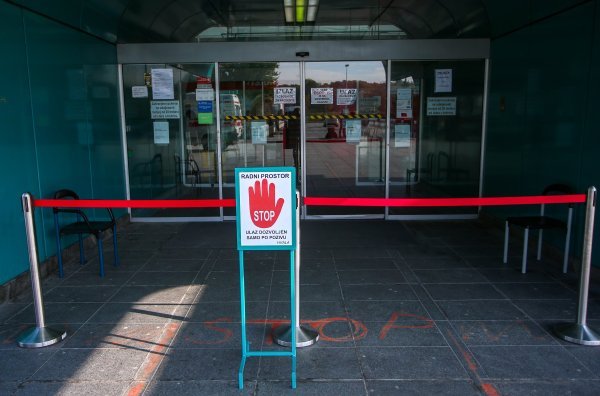 Zagreb: Prosvjed medicinskih djelatnika ispred KB Dubrava zbog teških uvjeta rada