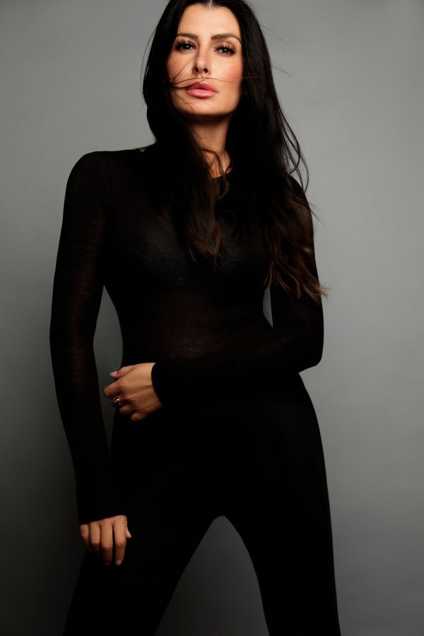 Đurđica Vorkapić je tijekom godina stvaranja potvrdila status dizajnerice koja uporno gradi prepoznatljiv rukopis – ženstven, urban i emotivan