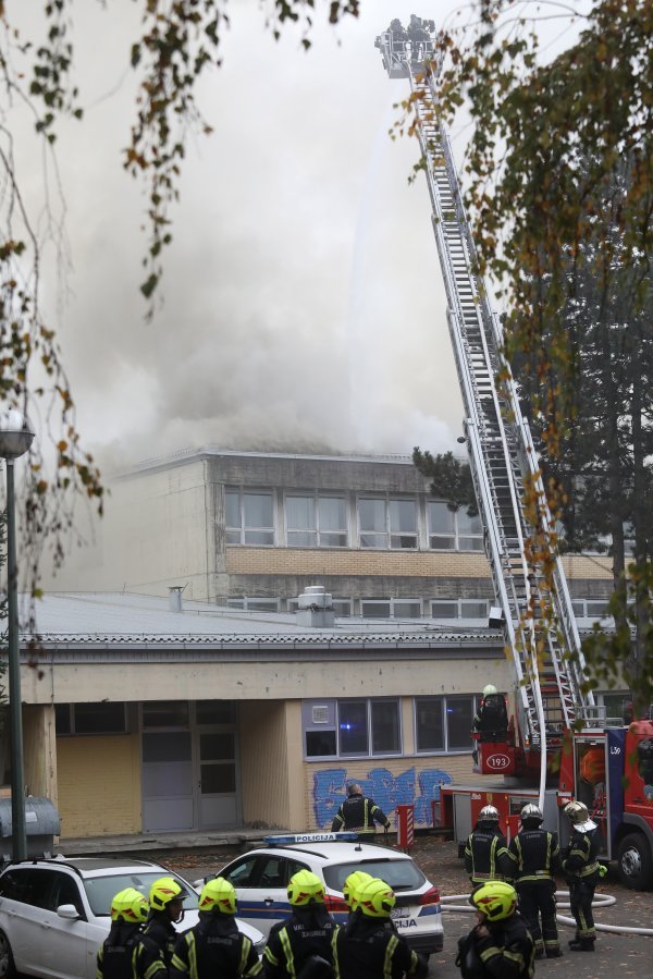 Požar na krovu Osnovne škole 'Mato Lovrak'