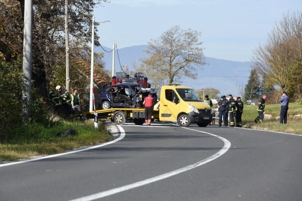U sudaru dvaju automobila poginulo troje putnika
