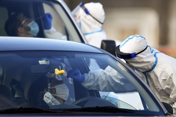 Građani se testiraju na Covid-19 na Zagrebačkom velesajmu