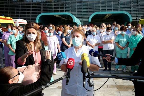 Zagreb: Prosvjed medicinskih djelatnika KB Dubrava zbog situacije s koronavirusom