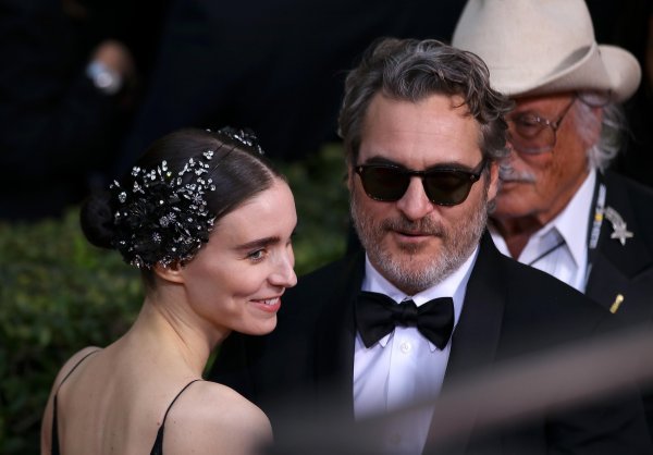 Joaquin Phoenix i Rooney Mara