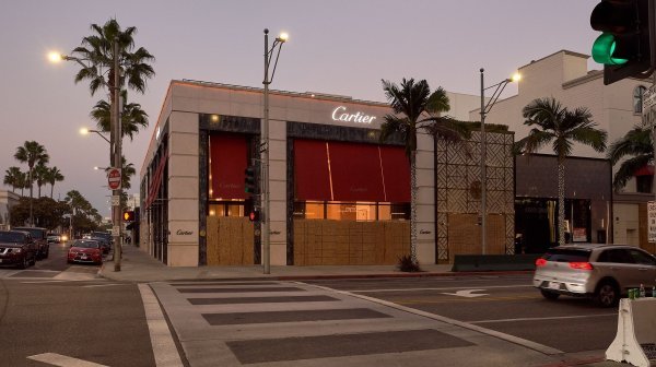 Daske na izlozima američkih trgovina