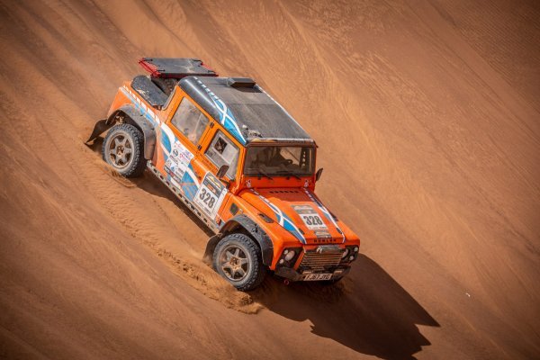 Bowler ima bogato iskustvo sa svjetskih reli natjecanja, a svoje trkaće modele je uvijek bazirao na klasičnim Land Rover modelima