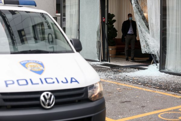 Automobilom se zabila u polikliniku u Zagrebu