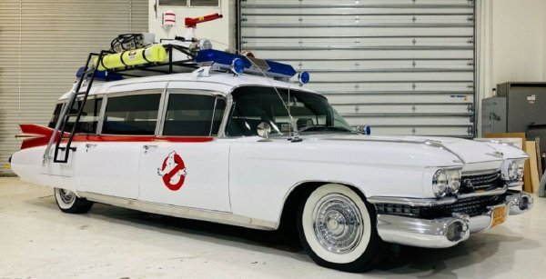 Lego Ghostbusters Ecto-1 - vrlo vjerna replika originalnog automobila iz filma